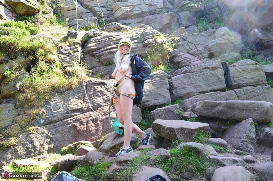 Blonde cougar poses nude in the outdoors, before sucking a guy's dong - XXXonXXX - Pic 1