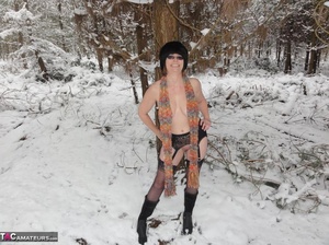 It's cold outside, but this voluptuous milf doesn't mind taking her clothes off - Picture 4