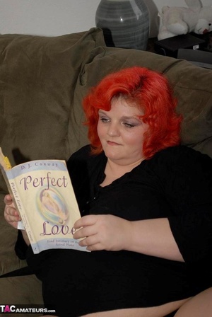 Redhead BBW bitch fingers her gaping twat, while reading a book - Picture 1