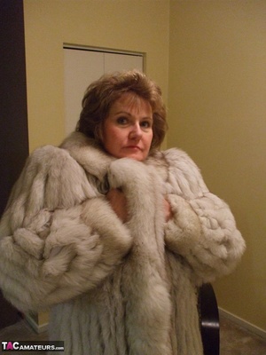 Lusty mature slut is wearing a fur coat while sucking a dick - XXXonXXX - Pic 3
