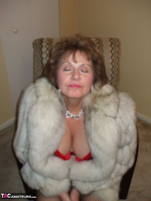 Lusty mature slut is wearing a fur coat while sucking a dick - Picture 10