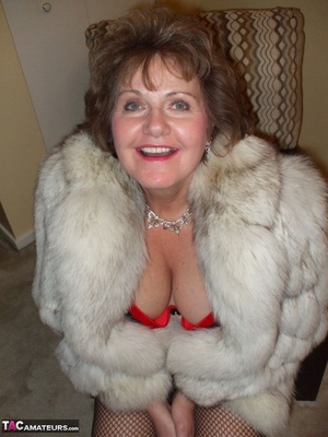 Lusty mature slut is wearing a fur coat while sucking a dick - Picture 11