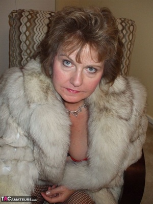 Lusty mature slut is wearing a fur coat while sucking a dick - Picture 15