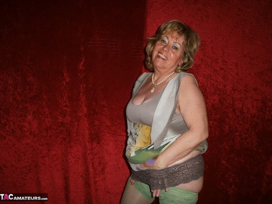 Hot ass mature skank poses in sexy nylons and teases with her big jugs - XXXonXXX - Pic 7