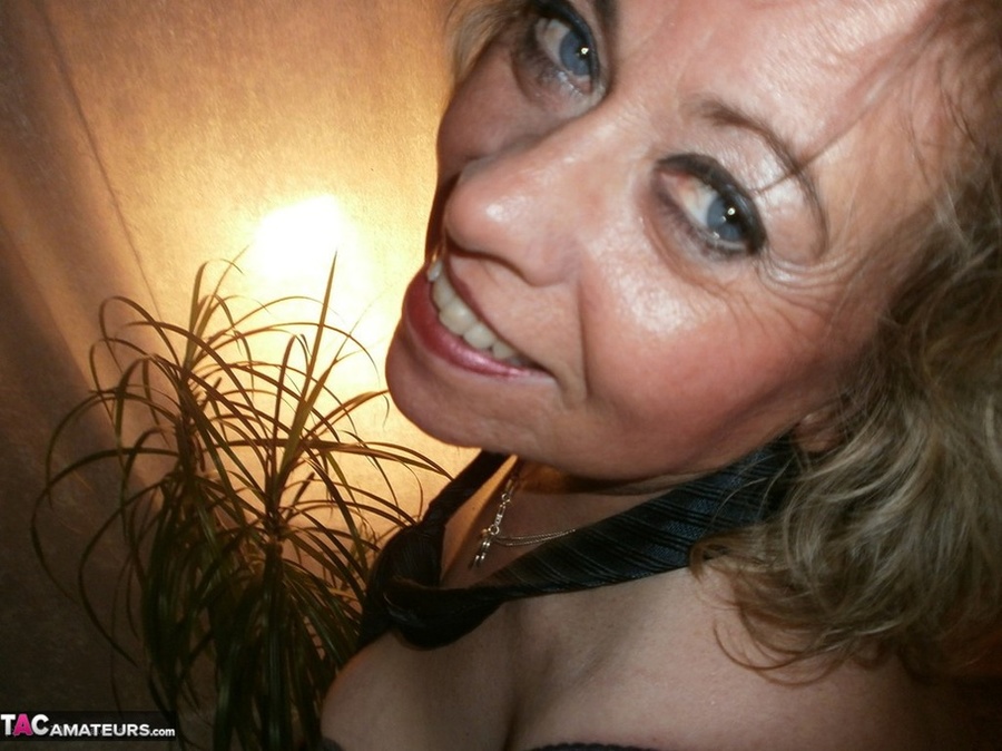 Beautiful blonde cougar undresses herself to expose her mouth watering curves - XXXonXXX - Pic 19