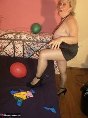 Blonde cougar plays with balloons and shows her massive tits to the cam - XXXonXXX - Pic 18