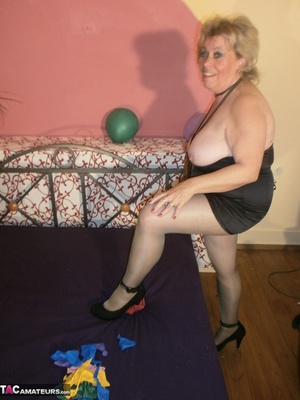 Blonde cougar plays with balloons and shows her massive tits to the cam - XXXonXXX - Pic 19