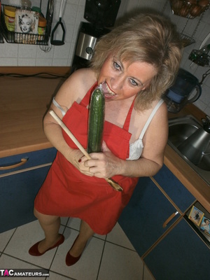 Fat ass blonde housewife fucks her hairy cunt with a  wooden spoon - Picture 8