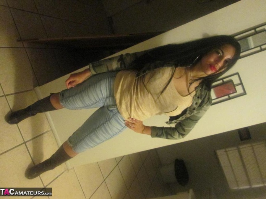 Latin stunner poses in tight clothes, before revealing her amazing ass - XXXonXXX - Pic 16