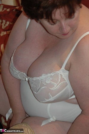 Fat bimbo is posing in sexy lingerie which makes her large tits look nice - Picture 4