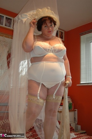 Fat bimbo is posing in sexy lingerie which makes her large tits look nice - Picture 20