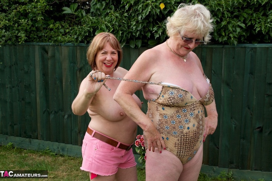 Two fat mature sluts are posing naked, before making out passionately - XXXonXXX - Pic 11