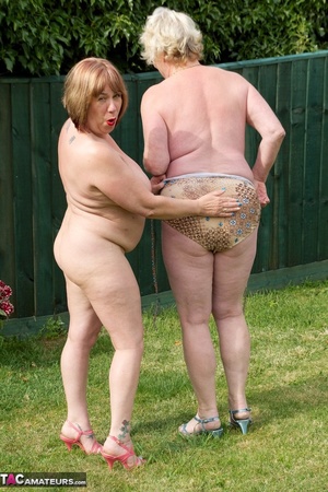 Two fat mature sluts are posing naked, before making out passionately - Picture 20