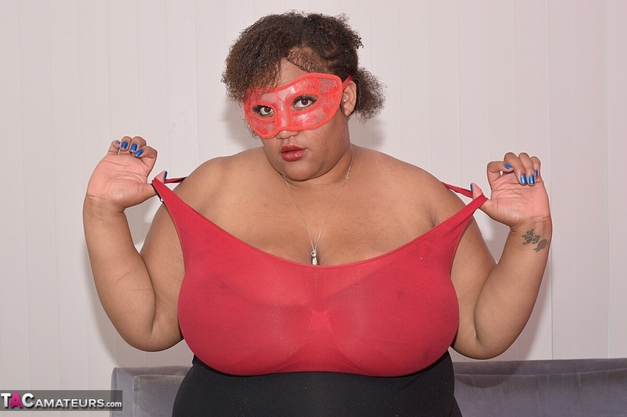 This fat, ebony, slut decides it's time to shave that hairy pussy for her fans - XXXonXXX - Pic 2