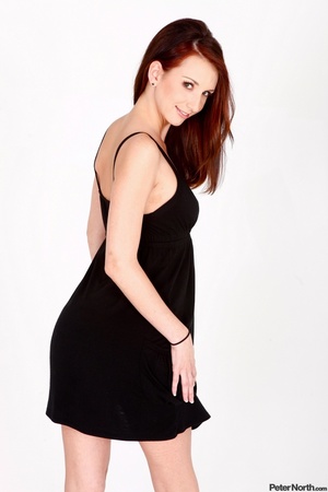 Pink-lipped redhead poses in front of the camera with finesse. - Picture 9