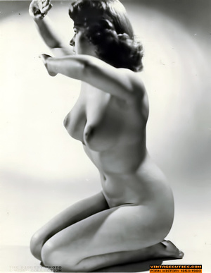 Stunning vintage bitches get their sexy  - Picture 1