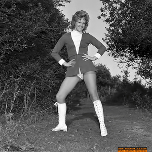 Seductive bitches in sexy bra and pantie - XXX Dessert - Picture 9