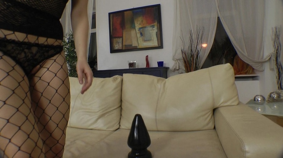 He face fucks this short haired brunette ma - XXX Dessert - Picture 5