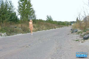 Teen blonde goes outdoor naked and shows - XXX Dessert - Picture 10