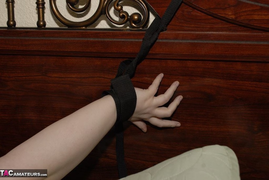 Chubby chick eats her popsicle a she gets b - XXX Dessert - Picture 17