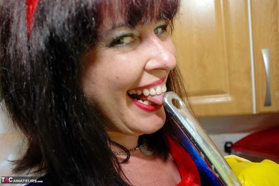 Cute babe pose with her alluring body in mu - XXX Dessert - Picture 14