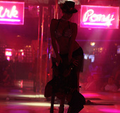 Asian hottie with smoking hot body dances on stage before she peels off