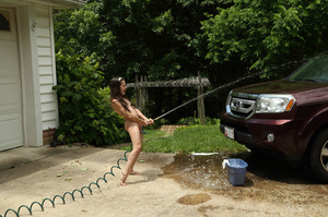 Grey eyed brunette washing car outdoors  - Picture 8