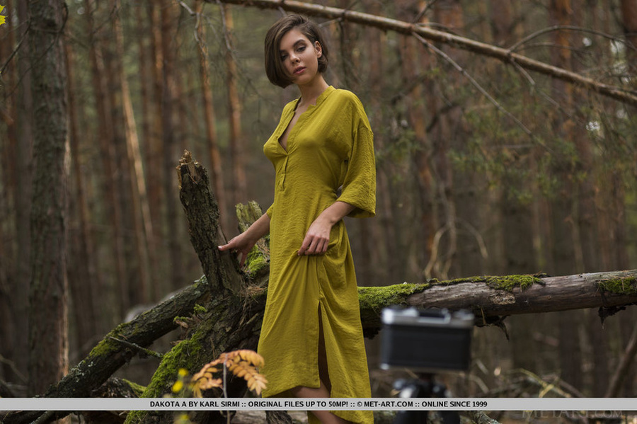 Short haired brunette in long green dress s - XXX Dessert - Picture 4