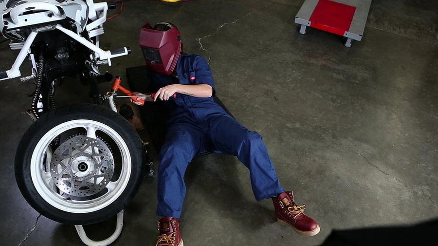 Skilled bitch knows how to repair a bike, her client knows how to ride her - XXXonXXX - Pic 5