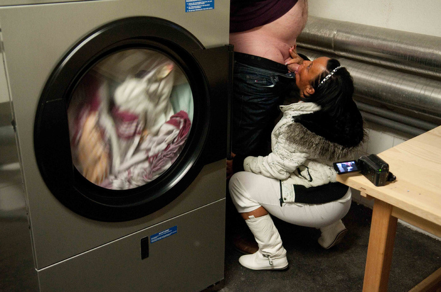 Babe with a freckled face films herself fucking a protected dick in the laundry room - XXXonXXX - Pic 4