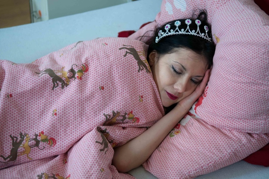 Pretty princess is sleeping on the bed when the maid decides to put golden dildo in her royal pussy - XXXonXXX - Pic 5