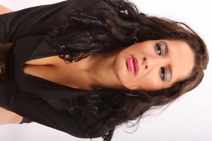 Dark haired milf with nice set of natural t - XXX Dessert - Picture 7
