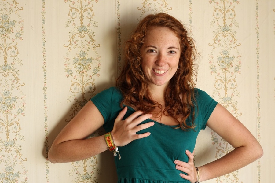Sweet redhead teases with her foxy body the - XXX Dessert - Picture 1