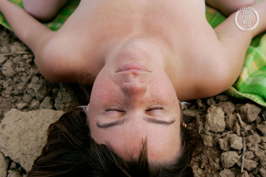 Gorgeous babes goes out in a flower field a - XXX Dessert - Picture 10