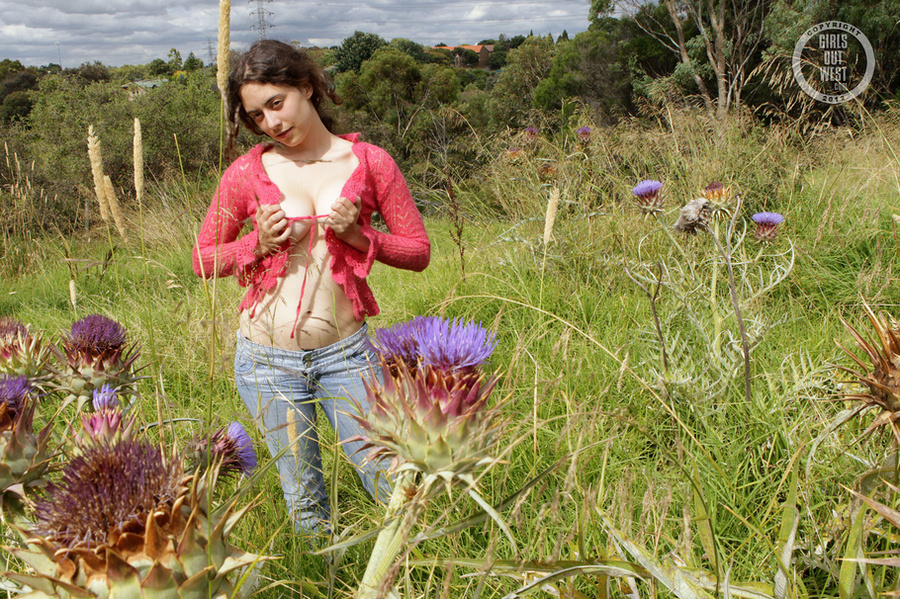 Luscious brunette pose her smoking hot body then reveals her indulging boobs before she strips off her jeans and teases with her luscious pussy in different poses wearing her pink blouse in a grass field. - XXXonXXX - Pic 1