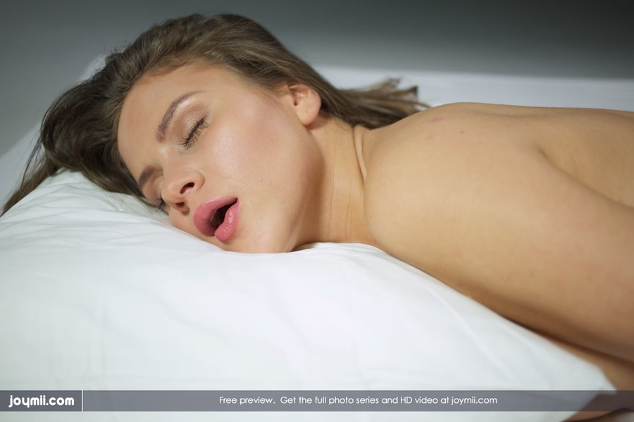 Alluring babe teases with her indulging bod - XXX Dessert - Picture 8