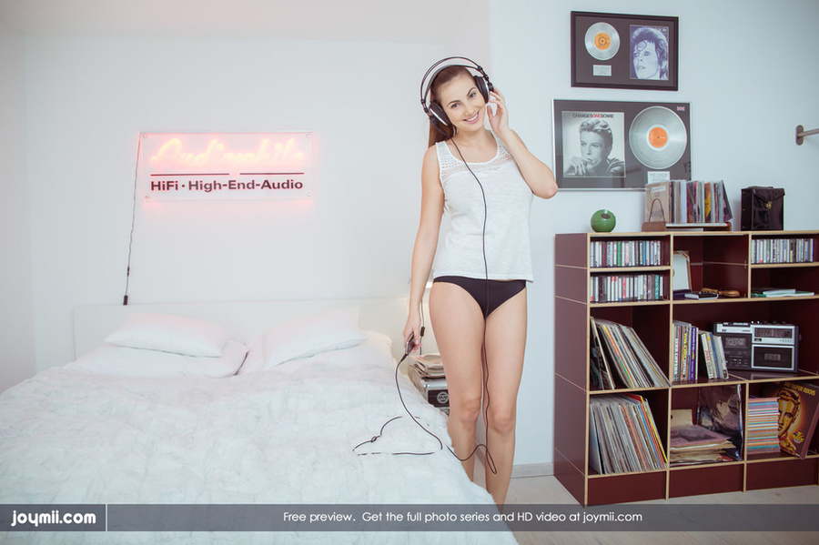 Alluring babe with banging body lifts up he - XXX Dessert - Picture 14