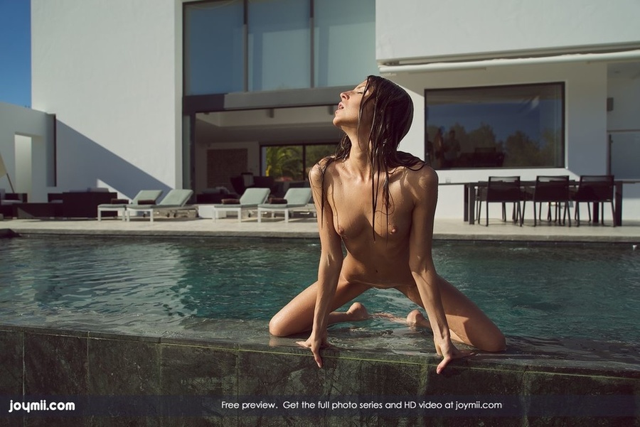 Steaming hot chick with sweet boobs and ski - XXX Dessert - Picture 15