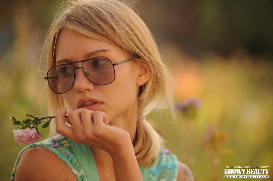 Steaming hot blonde wearing sunglasses, mul - XXX Dessert - Picture 3