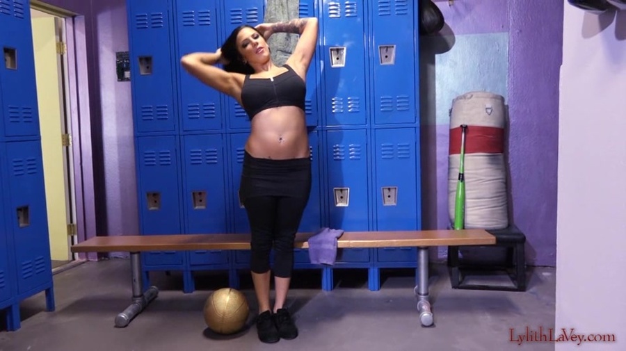 Gym-going brunette takes off her workout gear on cam - XXXonXXX - Pic 2