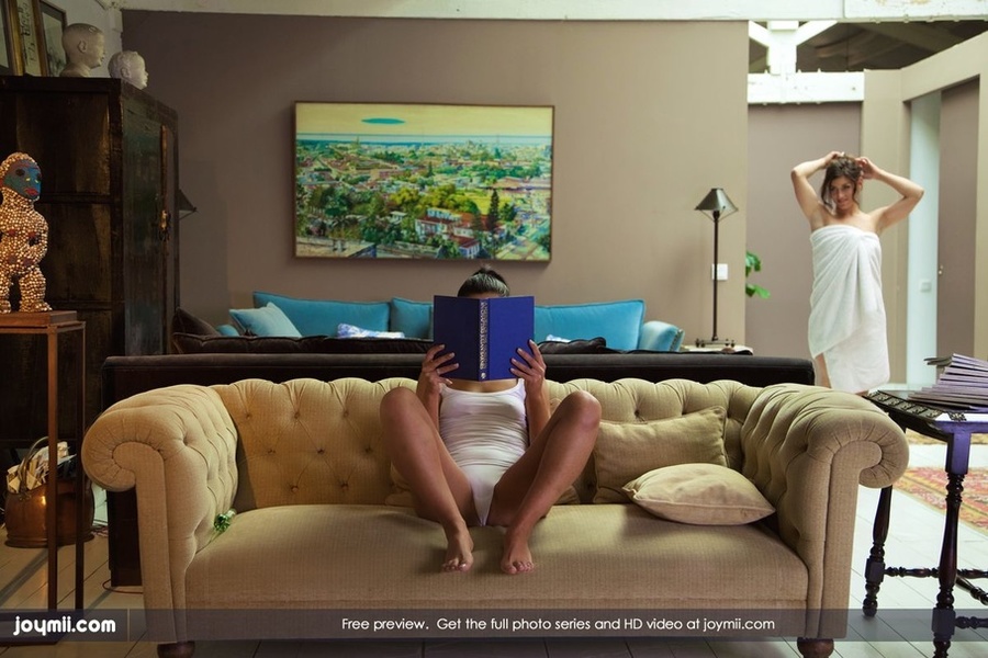 Naked babe pose her foxy body with luscious - XXX Dessert - Picture 8