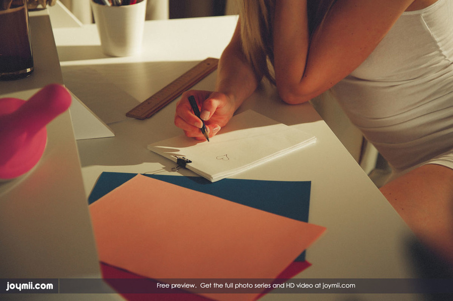 Foxy blonde rubs her juicy pussy while she  - XXX Dessert - Picture 2