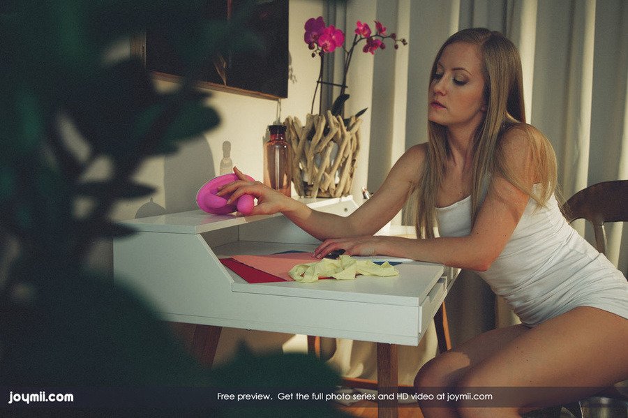 Foxy blonde rubs her juicy pussy while she  - XXX Dessert - Picture 7