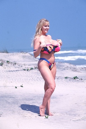 Busty babe in bikini gets naked on the beach and pisses standing. - Picture 3