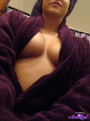 Freshly clean brunette with blue eyes sh - XXX Dessert - Picture 2