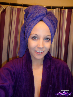 Freshly clean brunette with blue eyes sh - XXX Dessert - Picture 3