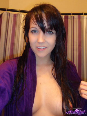 Freshly clean brunette with blue eyes sh - XXX Dessert - Picture 4