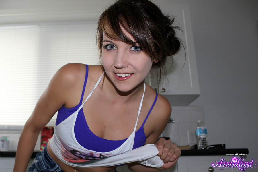 Denim shorts colorfully dressed brunette te - XXX Dessert - Picture 4