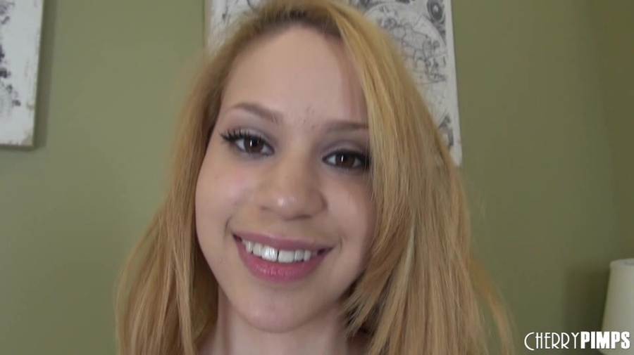 Denim shorts bleached Latina shows her mouth with cum - XXXonXXX - Pic 3
