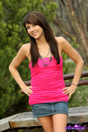 Pink top and denim skirt brunette flashi - Picture 2